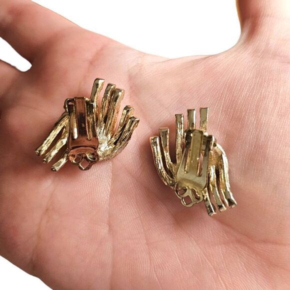 Vintage Abstract Decor Luxury Clip-on Earrings - Picture 11 of 12